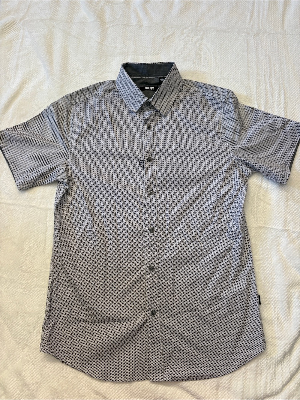 DKNY Men’s Gray Black & White Short-Sleeve Button-Down Shirt Size Small